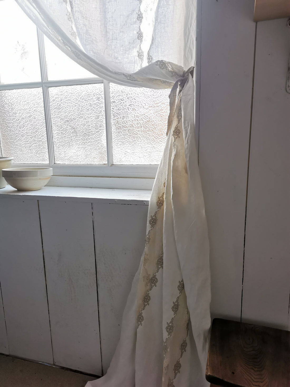 Woven French Embroidered Lace Linen - Off White
