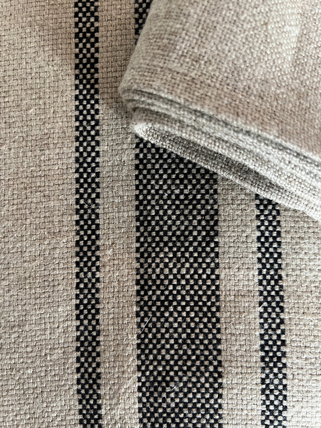 Rustic 'Montblanc' Black Stripe Linen Tablerunner